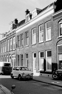 70217 Gezicht op de voorgevels van de huizen Singelstraat 23 -hoger te Utrecht.